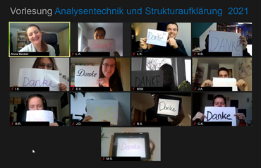 Students showing "Thank you"-signs at the end of a lecture