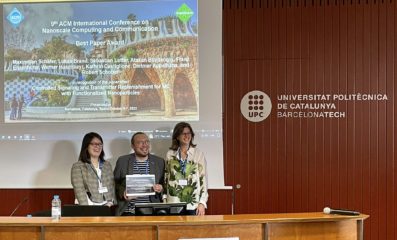 Dr. Maximilian Schäfer receives the Best Paper Award.